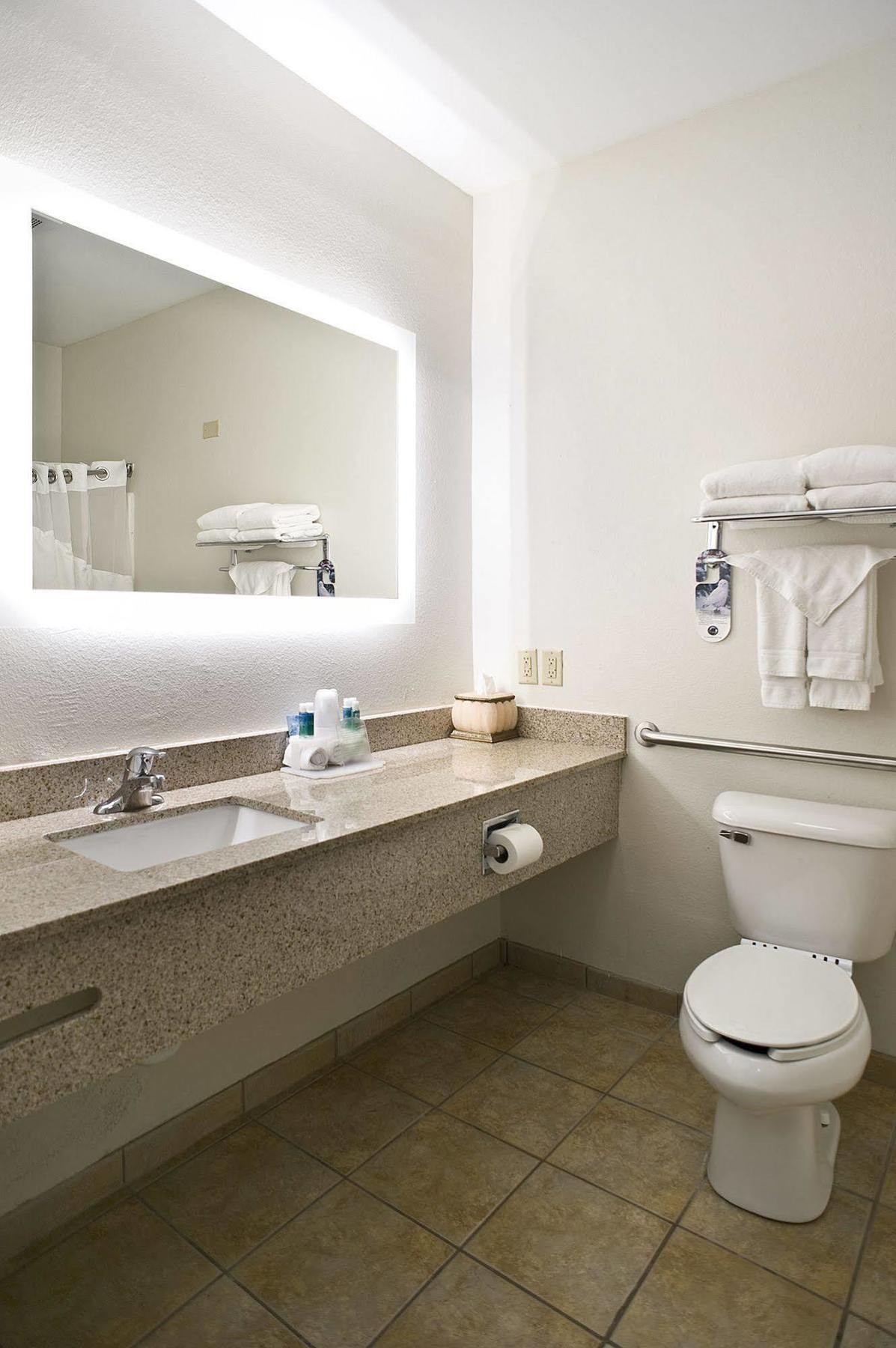 Holiday Inn Express & Suites Vermillion, An Ihg Hotel Luaran gambar